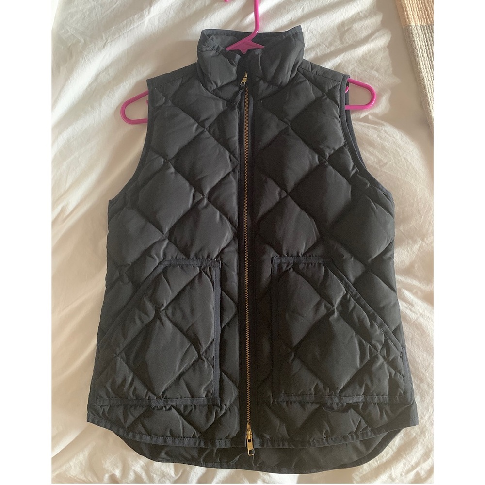 Black J Crew vest. 60% down feather fill. XXS
